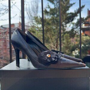 Vintage Chanel Classic Pump Black Camellia Flower Pointed Toe Heels Shoes Black